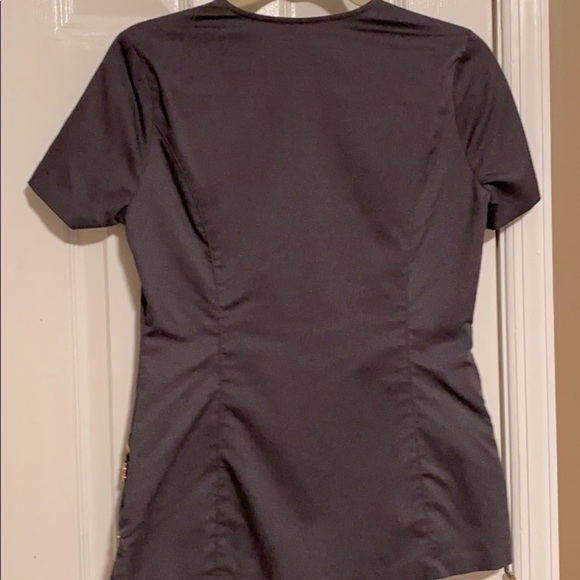 Smitten Gray Scrub top - Picture 3 of 4